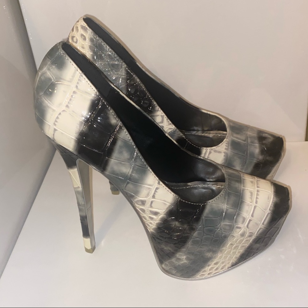 ALBA - LIKE NEW !!  Beautiful 6in Platform High Heel Shoe.